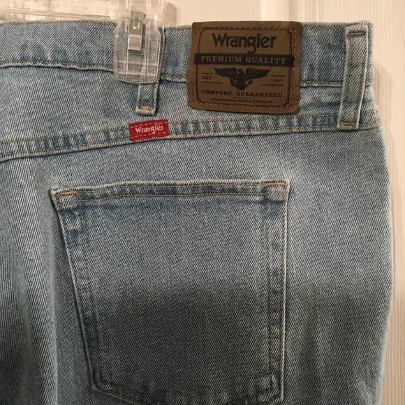 Men's Wrangler Relaxed Fit Denim Jeans - Picture 6 of 7